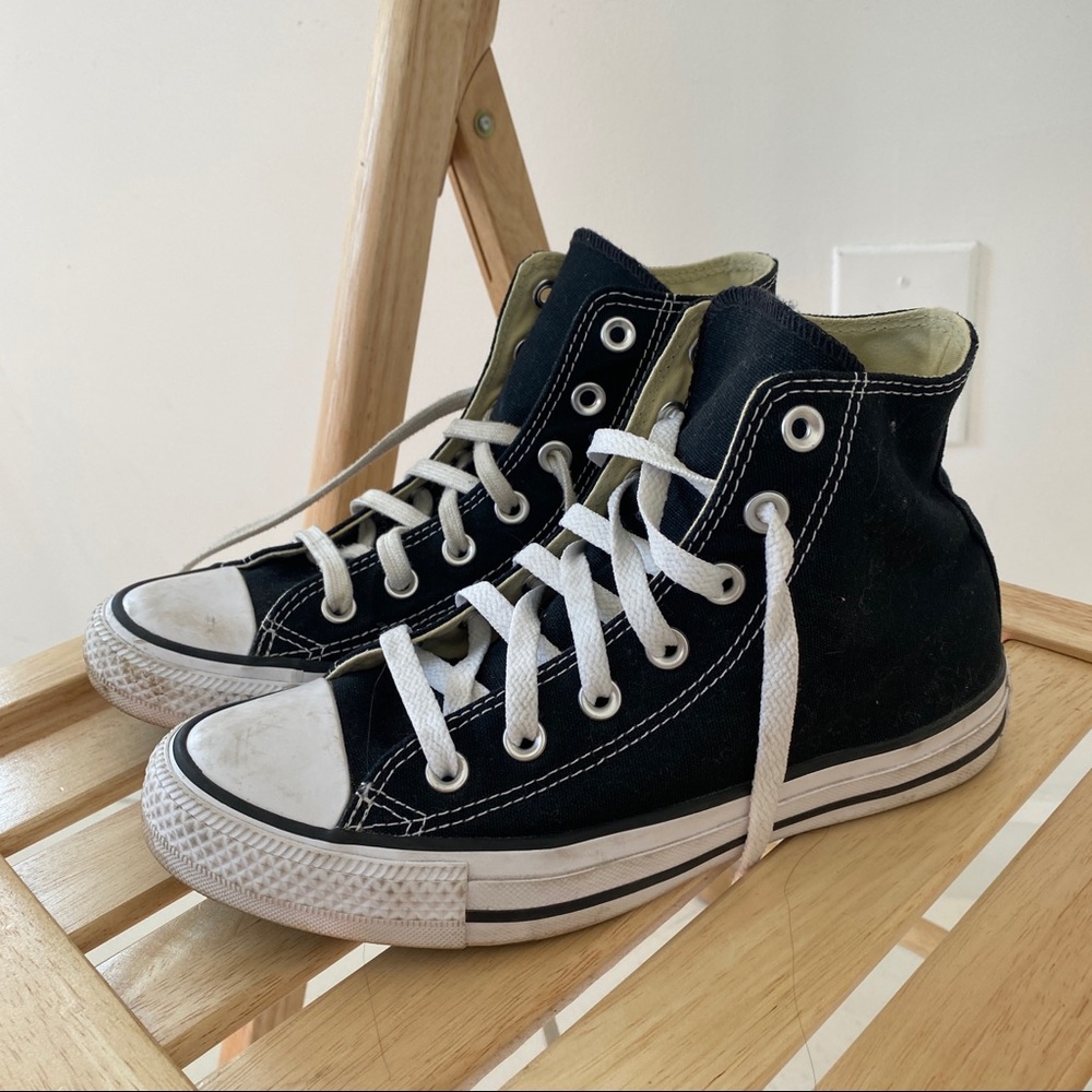 Black converse Chuck taylors high tops